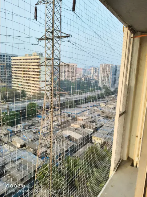 Safety net protecting a children's play balcony